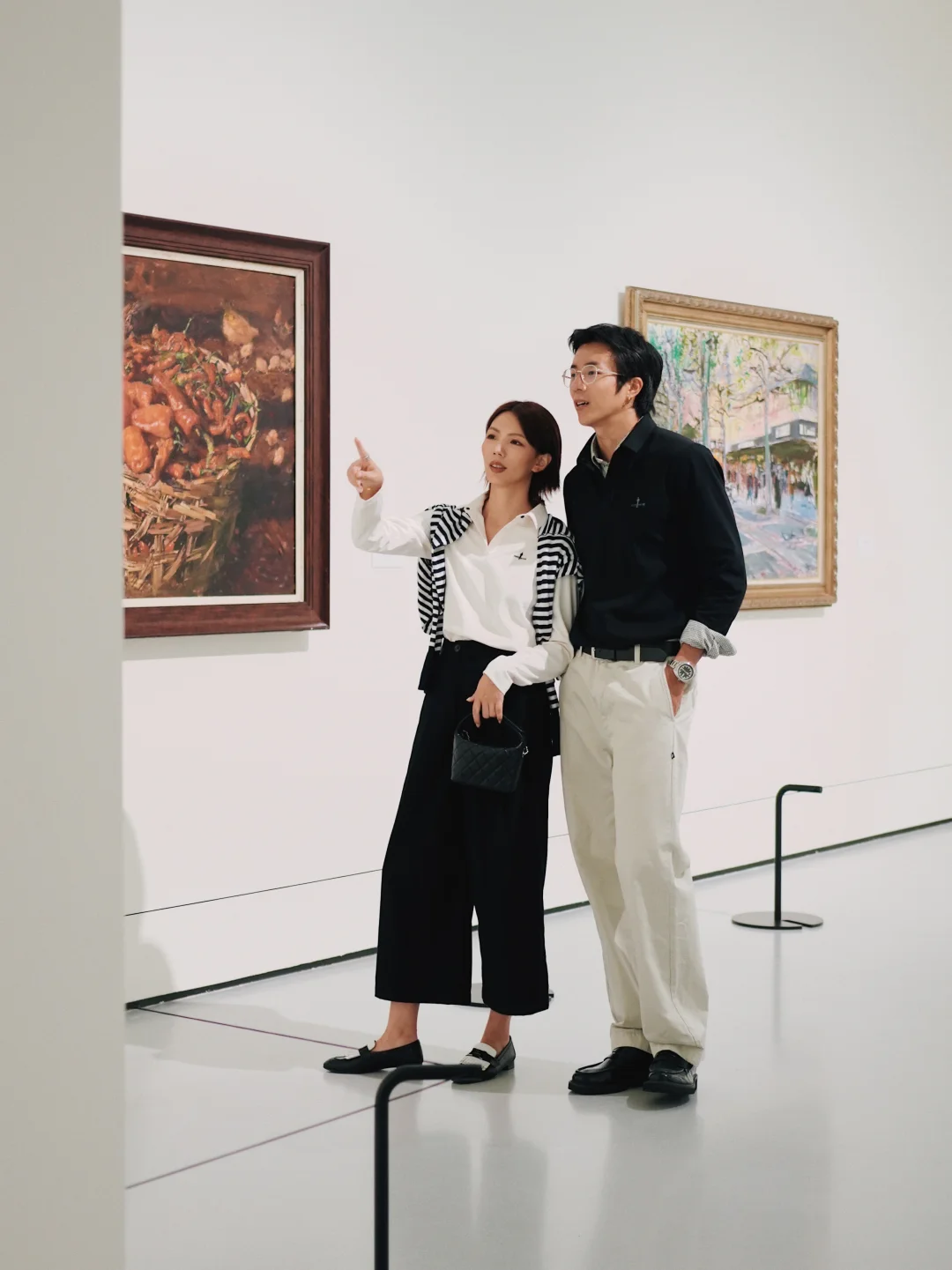 情侣看展，是一件很幸福的小事