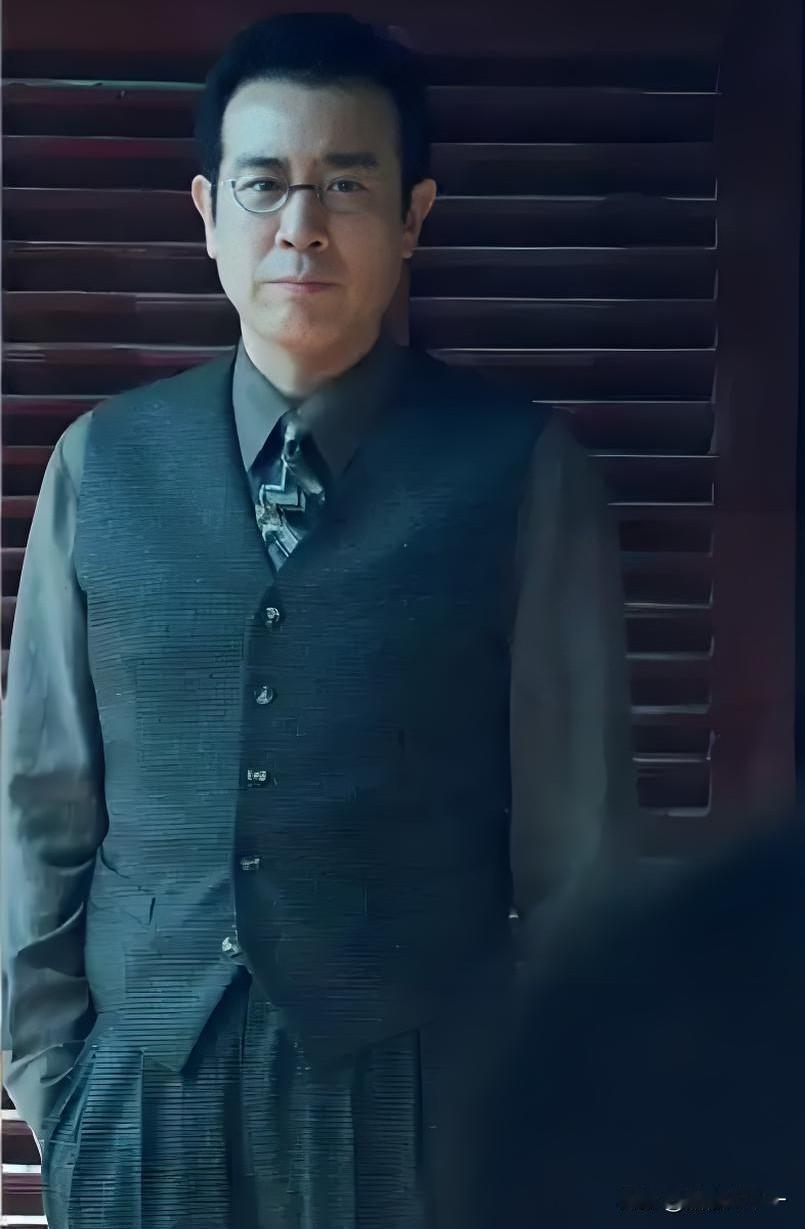 《沉默的荣耀》于和伟饰演的男主吴石毫无疑问的出彩儿，可我最服的却不是他的地位，也