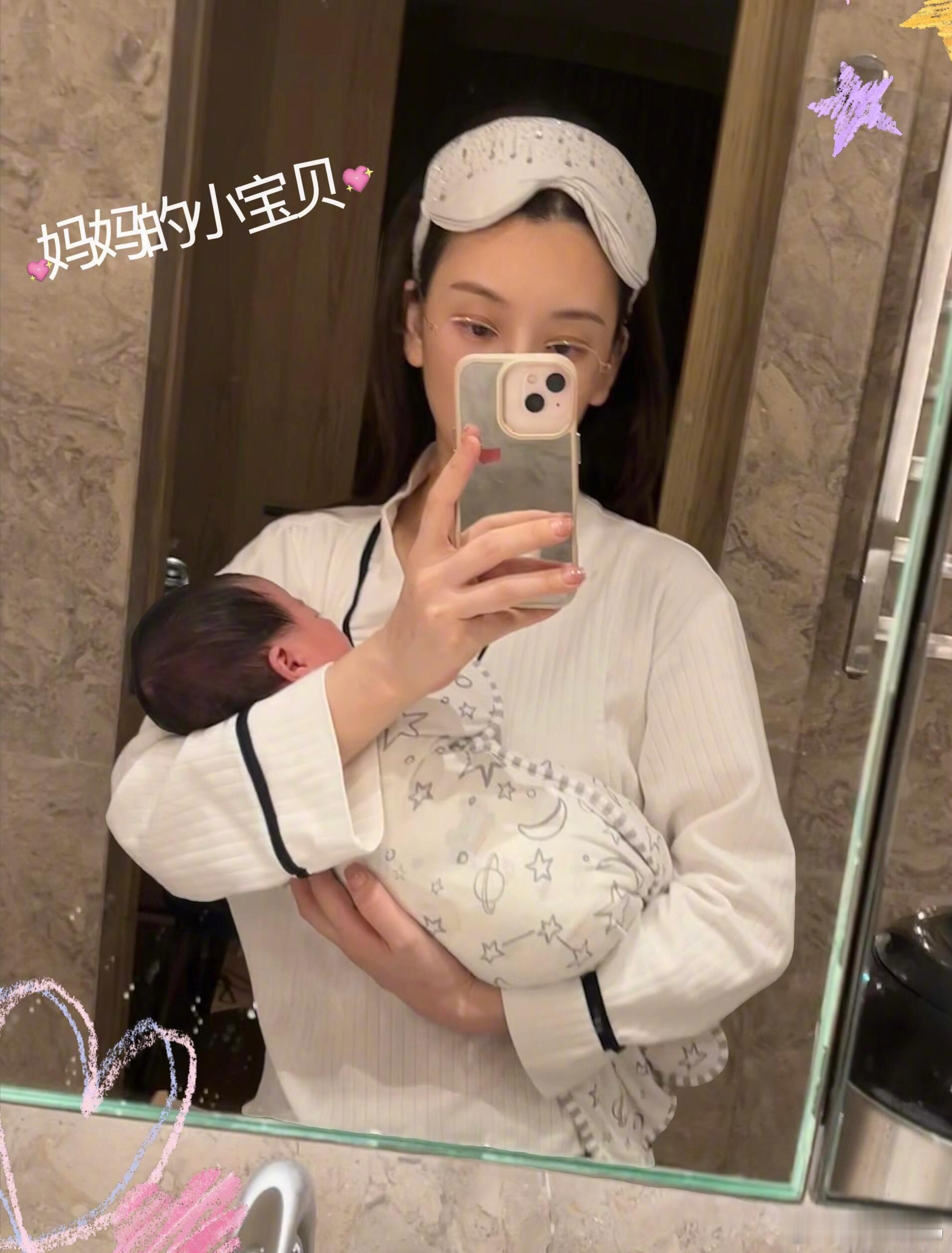 方媛晒女儿满月照：“解锁我的新身份，三胎宝妈，三胎归来”，生完三胎身材还是这么好