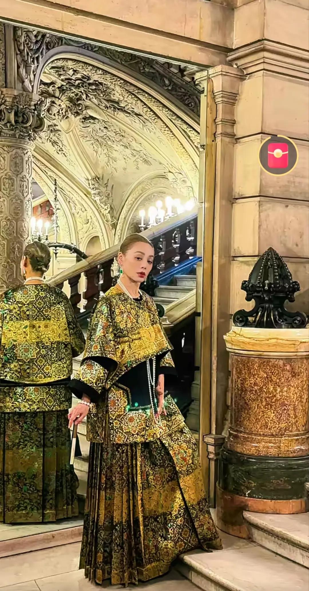 这件衣服谁穿才能展现它的美呢？连气场强大的宁静都有点驾驭不了的感觉。