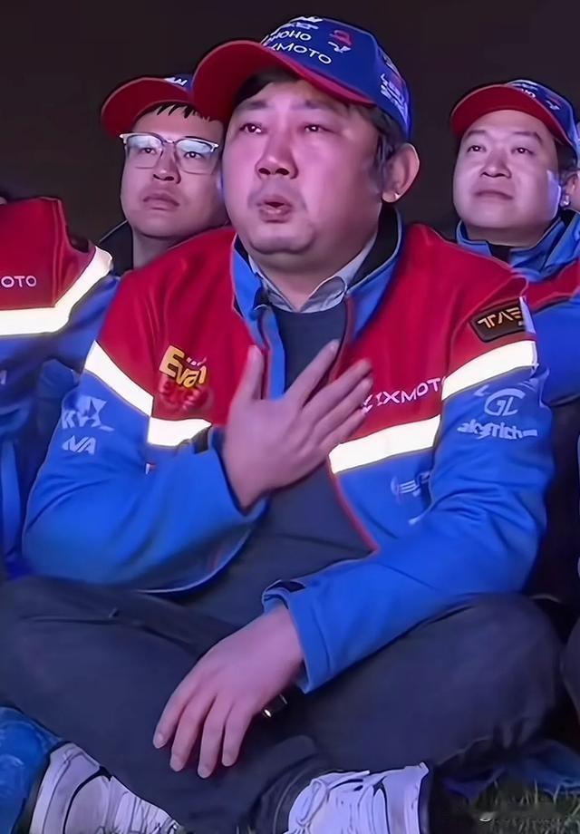 拍下张雪赛车这位，花500万，眼睛都没眨一下。但就在三个月前，他一手创立的品