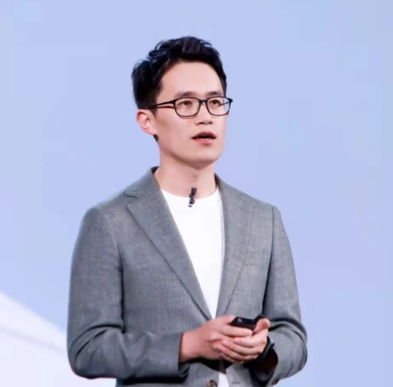 有人认为王腾被辞退，是因为夺嫡之争…他们说是和金凡夺嫡之争，最终金凡胜出，王