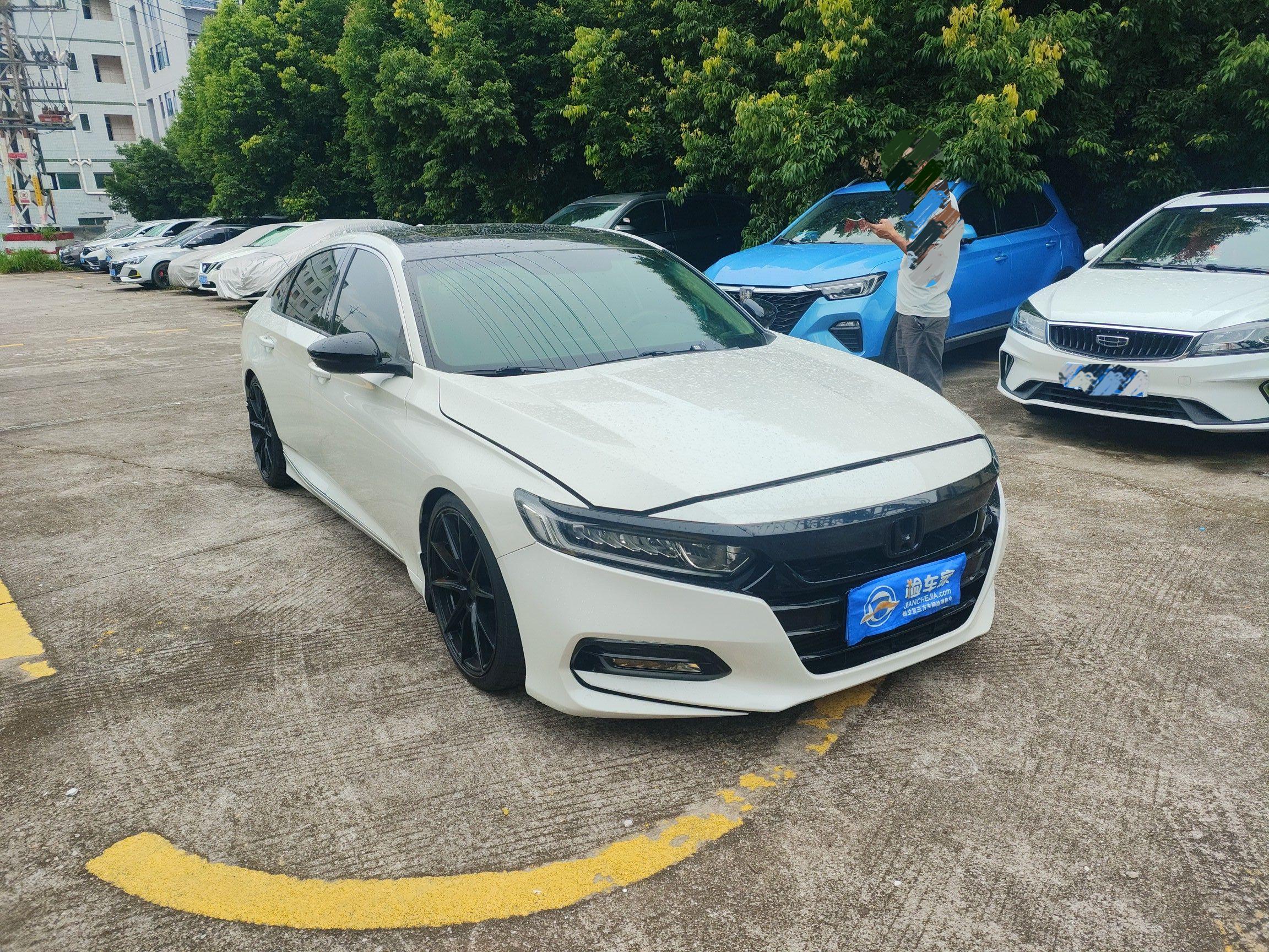 本田雅阁新车裸车11万，还花8万买六年前的二手雅阁？发动机还漏油了？前两天验了