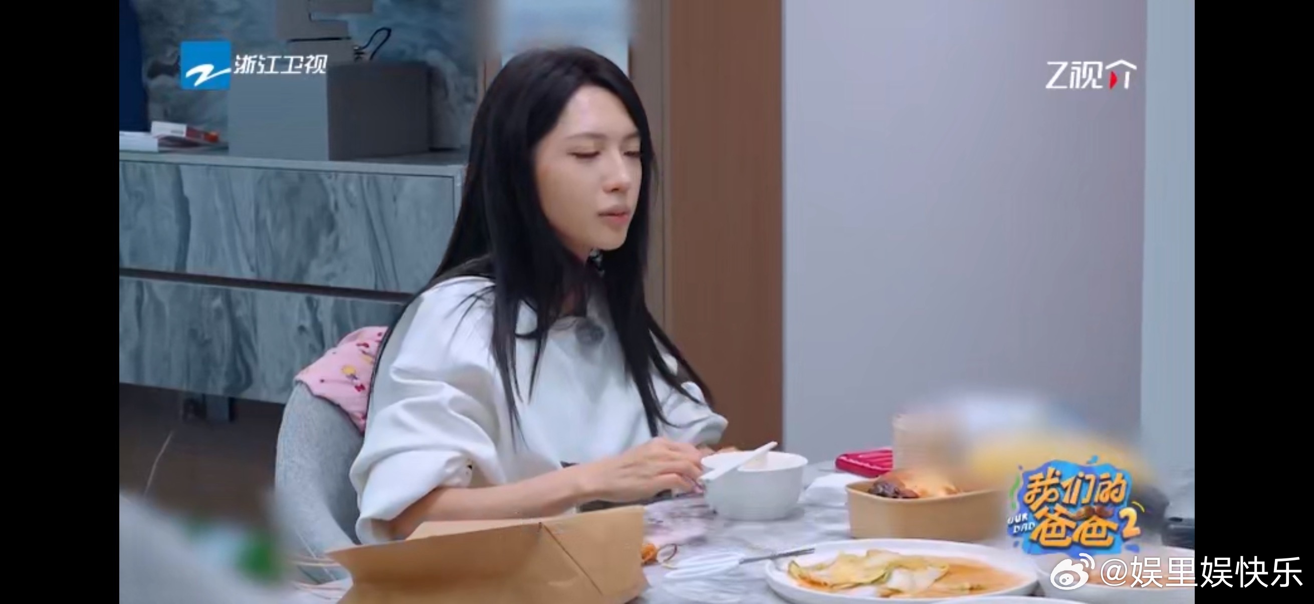 伊能静还想再生个女儿被小伊芙的爱暖到！伊能静满脸笑容说想再生女儿，这份纯粹的爱