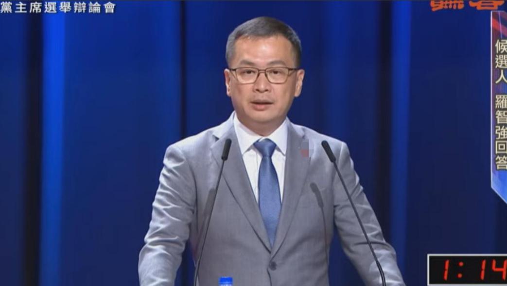 国民党主席第三场辩论会上，张亚中终于站出来好好治一治罗智强了！其实罗智强自己也知