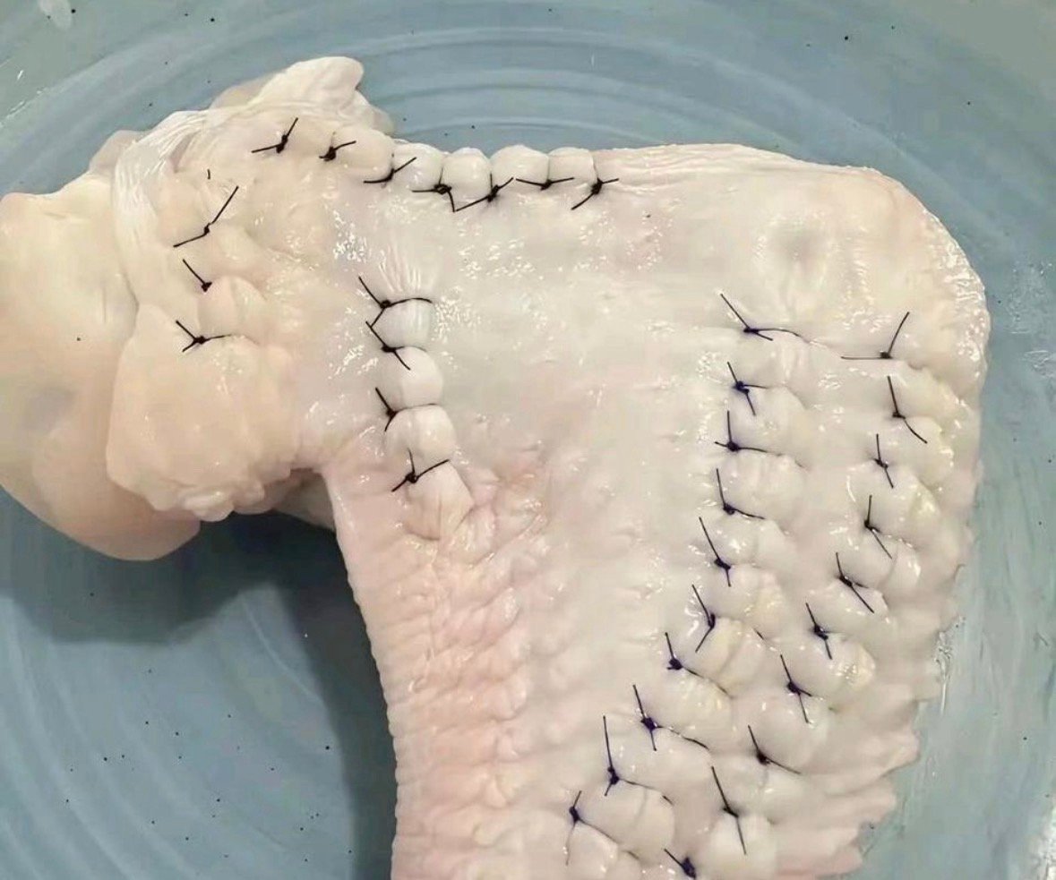 我的女朋友是医生，她在练习缝针应该还可以吧！