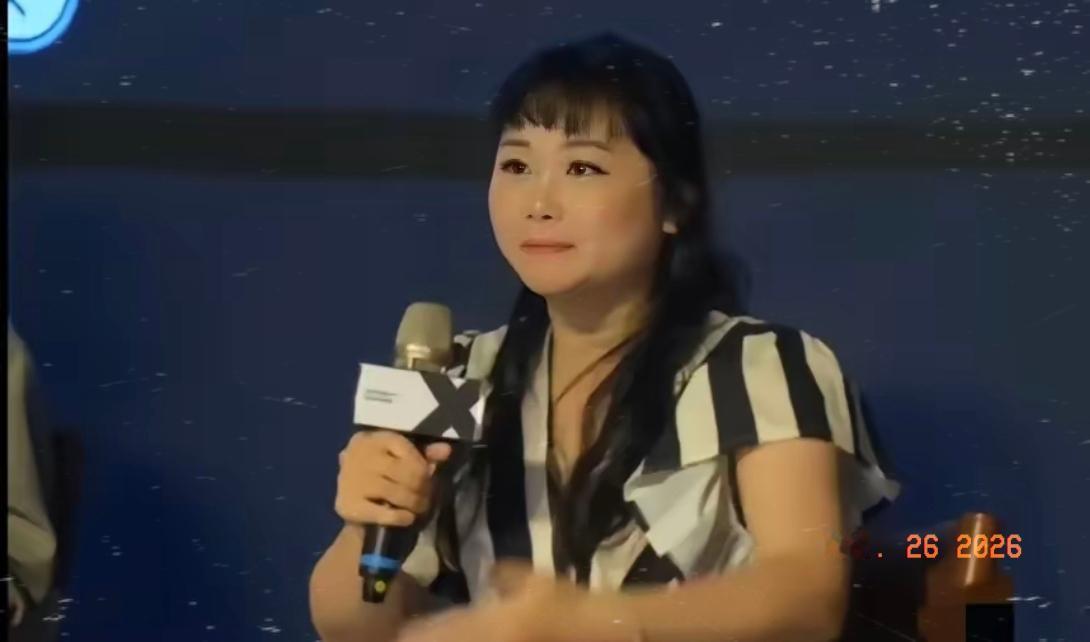 一台湾绿营女在谈到为何不愿与大陆统一时是这样说的：“你看香港刚回归那时候，大陆的