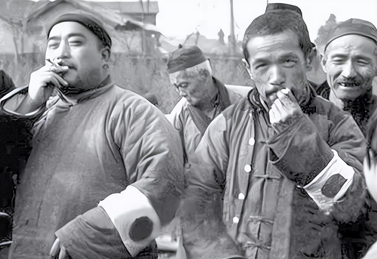 1945年富锦日俘暴乱内幕：日本女侨借口上厕所开道，日俘群起击杀苏军26人？