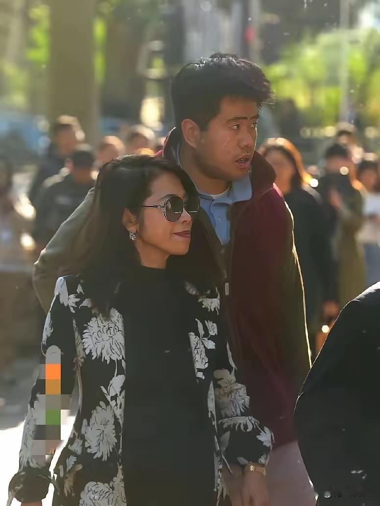 黎智英庭审那天，他19岁的小儿子黎顺恩在法庭上轻松得像是来旁听一场普通讲座，老婆