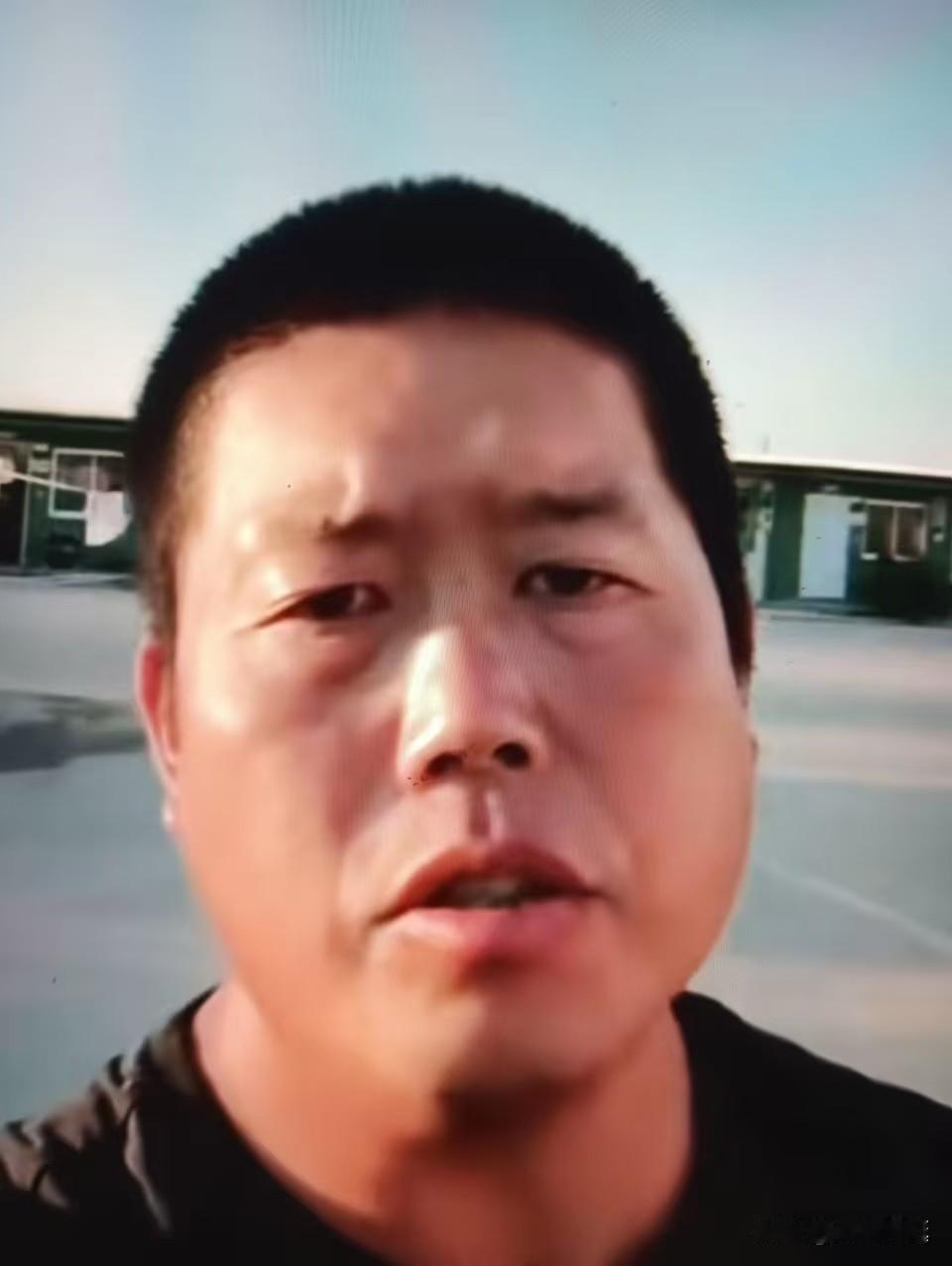 在以色列打工的杰哥来给大家分享情况。在国内打工一天干十个小时，能挣三百块。而在国