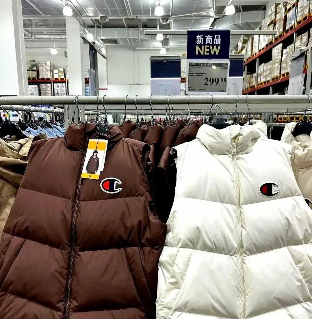 山姆把一件Champion马甲压到299，门店开门两小时就抢空，网上转手敢卖五百