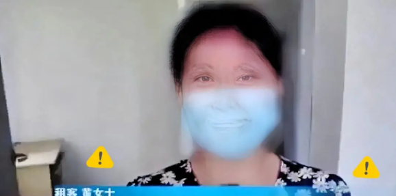 湖北武汉发生一起女子被陌生男子闯入光着上身洗澡的尴尬事件，女子索要5000元赔偿