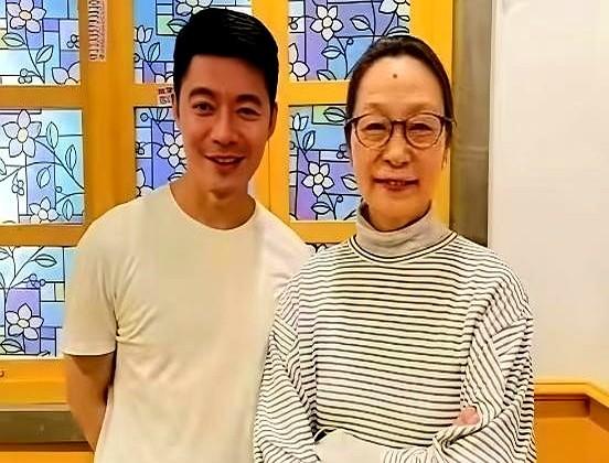 这瓜吃着也太堵得慌了！现在网上吵翻了，有人说“奚美娟儿子连亲爹是谁都不知道，