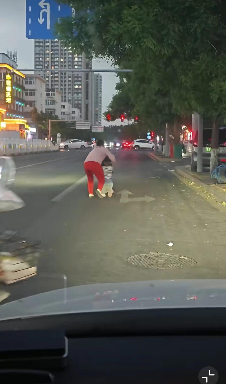 年纪小不懂事，这么大年纪了也不懂事吗？五十岁才懂事二三十岁的迷茫过度