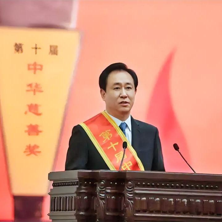 皮带哥大结局！曾经风光无限，如今乖乖认罪，谁能想到，当年风光无限、人人追捧的恒大