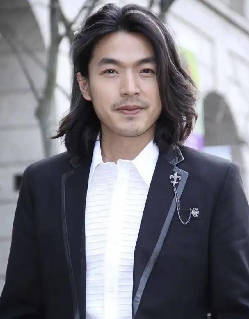 李威获刑1年10个月缓刑5年今日，备受关注的台北精舍命案宣判。曾出演《放羊的星
