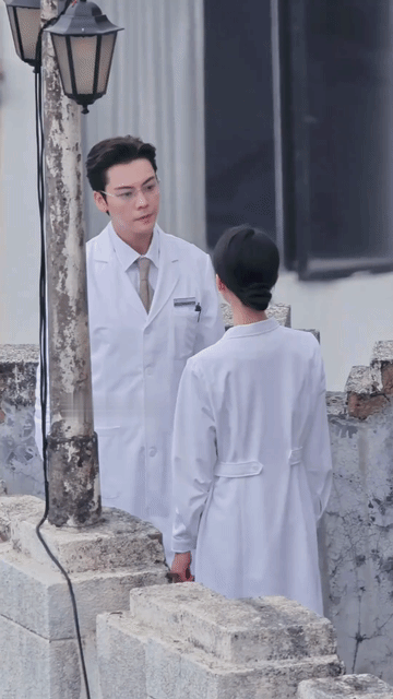 何穗嫁陈伟霆也不见得多开心，天天看老公跟各路美女拍戏拍的那么欢乐，何穗想不吃醋都