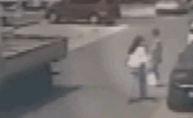 青岛撞人案有了反转！监控曝光真实情况，法院为“安全距离”和不严谨的说法道歉。