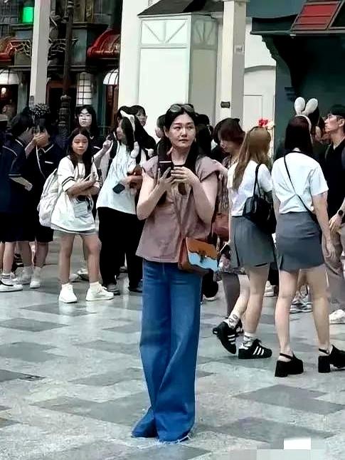 刷到一条，把“大S近况”写成“生前状态”，配一句“她那么爱美，也只能维持这样”，