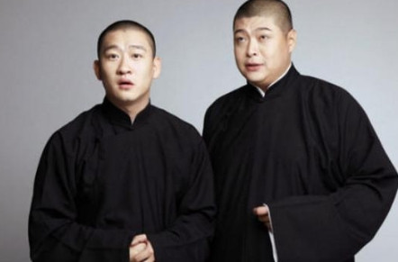 2010年，曹云金大闹一场后离开德云社，还说服搭档刘云天一起走。郭德纲一再挽留刘