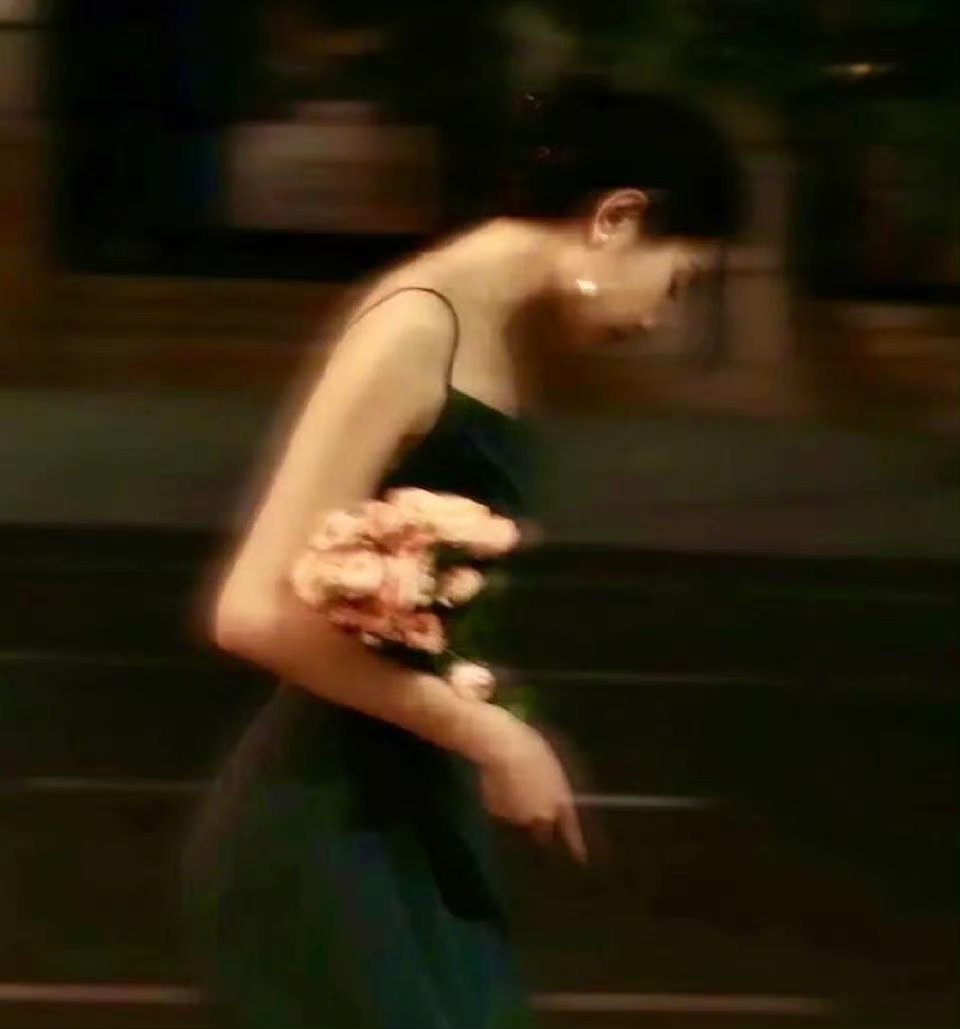 一段很有力量的话：“很喜欢的一段话:不论别人如何待你，你都要自己珍视自己，对得起
