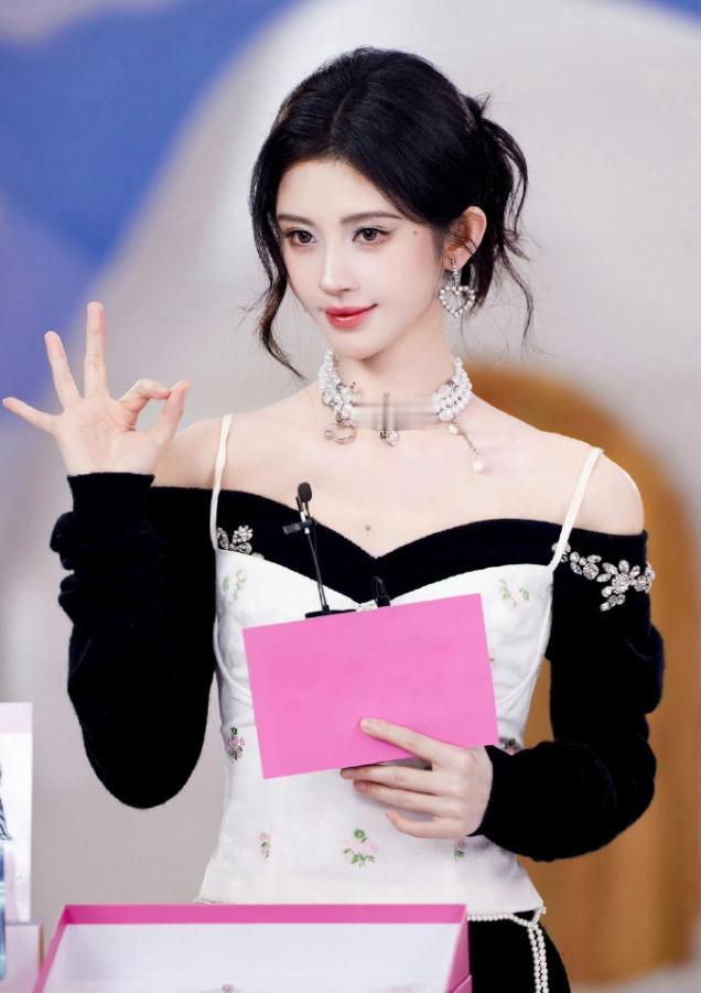 鞠婧祎的解约风波反而让她口碑更好了同样是解约，鞠婧祎是合同到期，公司硬留，即便