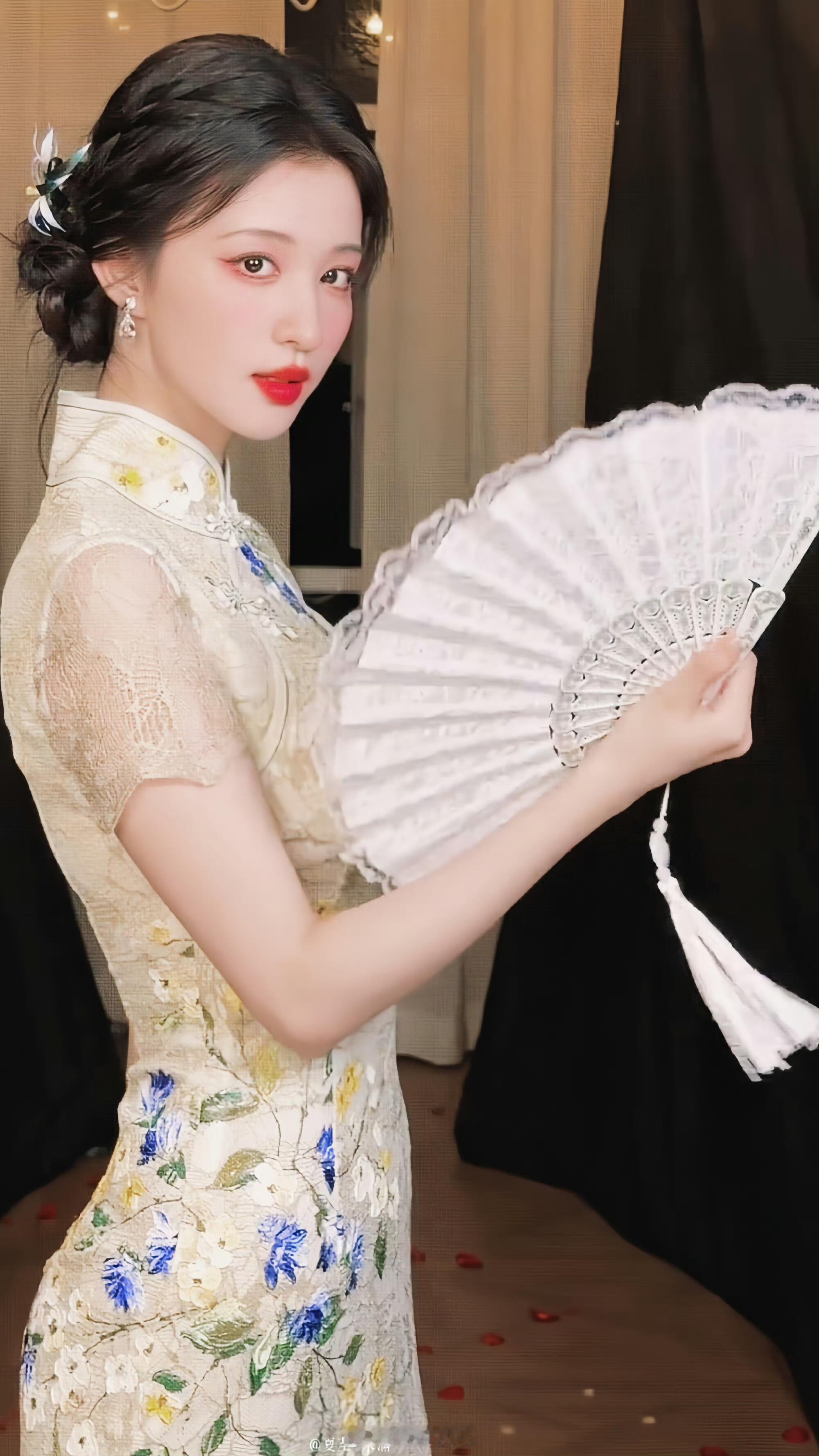 王楚然这惊人的腰臀比​​​