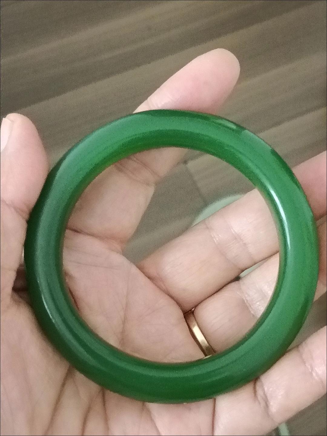 说实话，真正在努力的人，日子是不会舒服的。把自己变优秀，其他的事情自然就