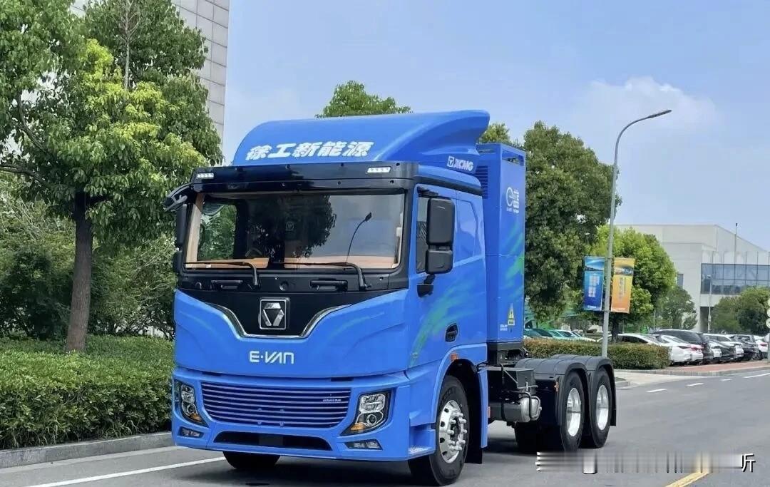 一个好的车标成功一大半，潍柴车标比徐工车标差远了