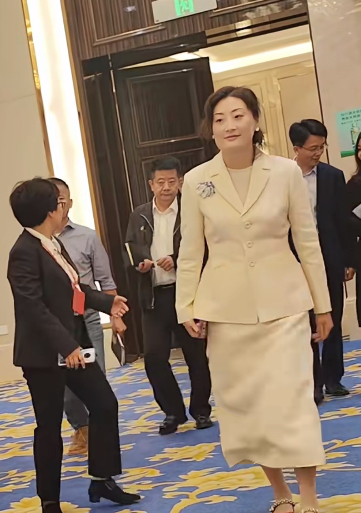 大家有没有觉得宗馥莉姐弟三个不管怎么竞争最后最大的受益者，不会是宗馥莉