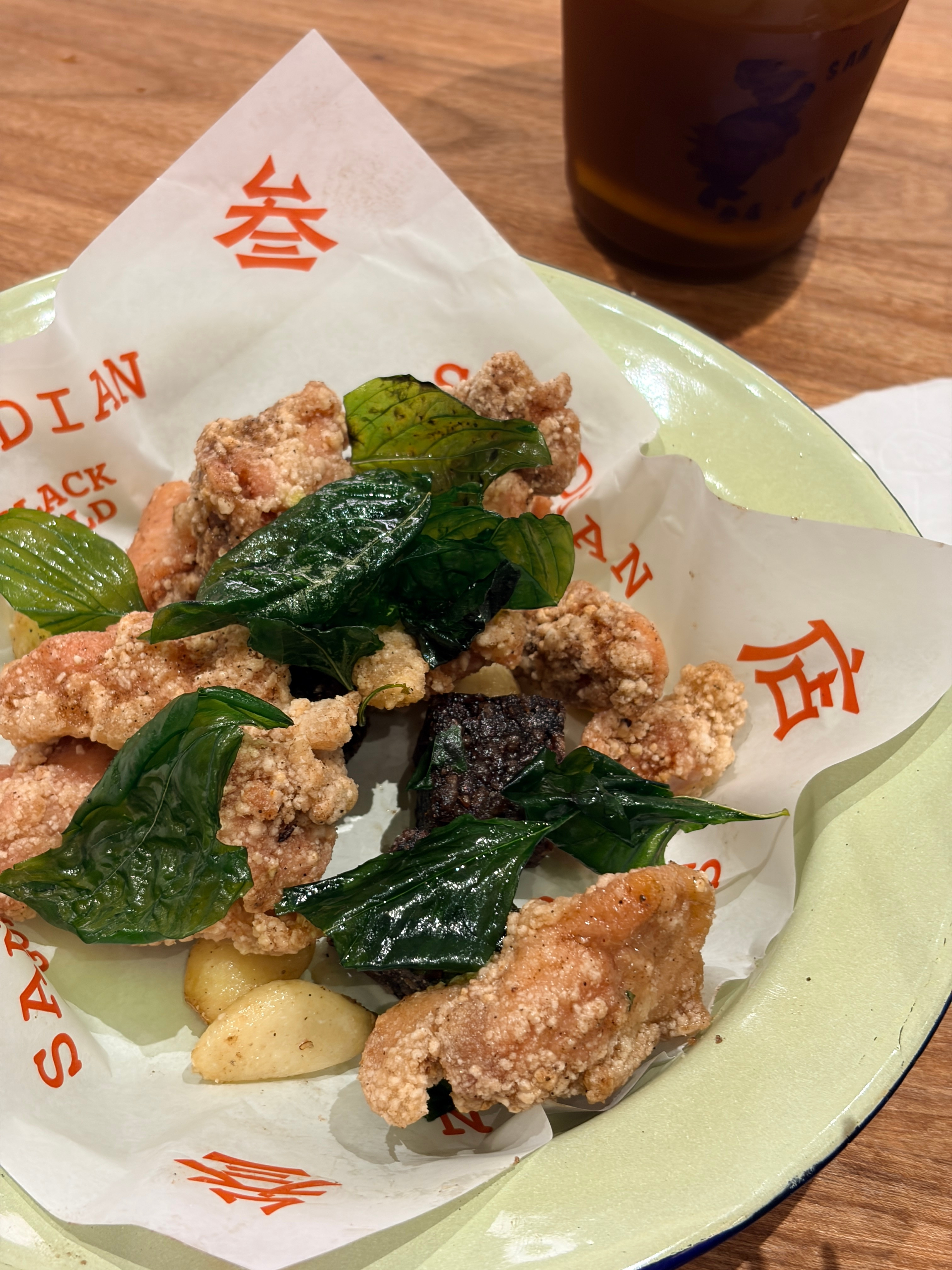 来吃口台湾卤肉饭，在深圳湾这个价格可还行？吃着卤肉饭我就琢磨，台湾回归我第一时间
