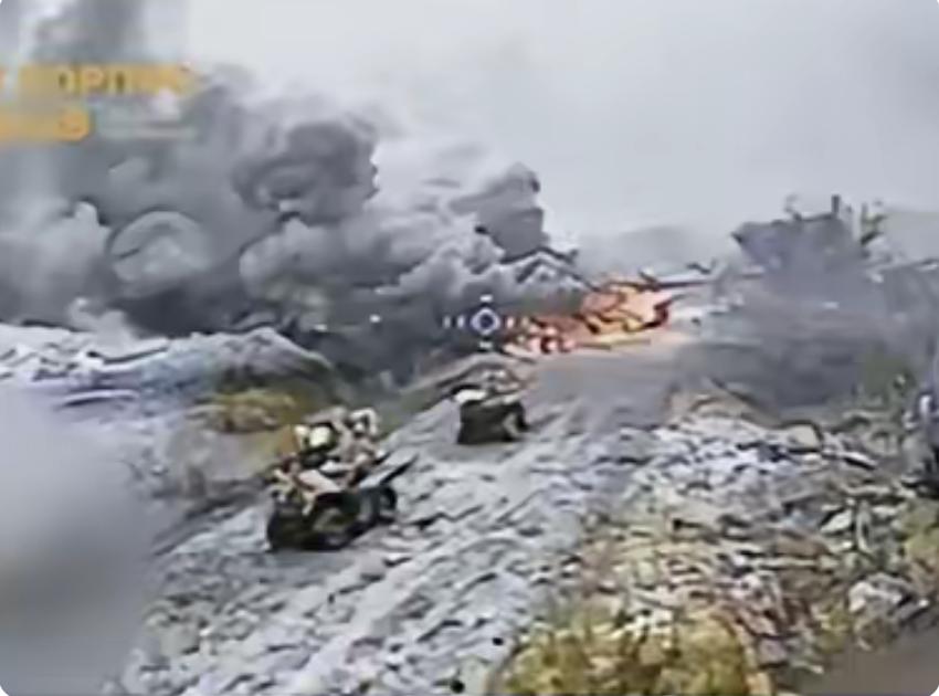 俄军王牌第76空降师进城了乌克兰方面消息，俄军第一王牌第76空降师已经抵达红军