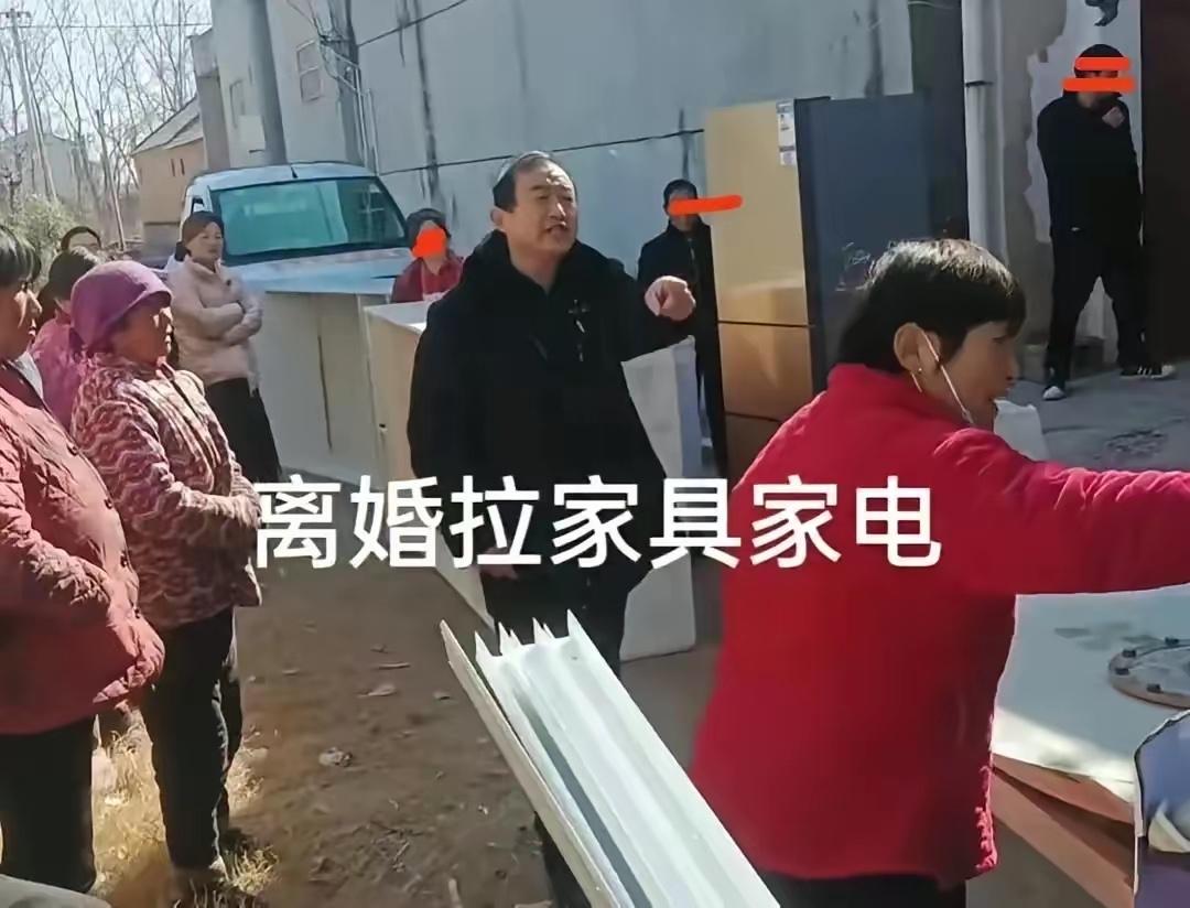 “太霸气了！”安徽一姑娘离婚，被婆家逼得净身出户，还要退回十万彩礼，娘家得知后，