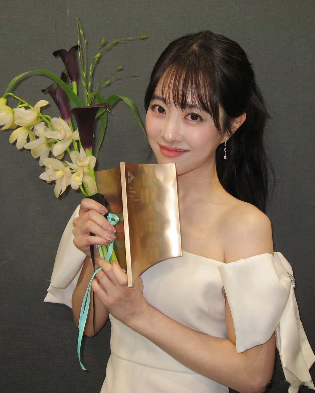 宝英啊～你是一块香香软软的草莓蛋糕朴宝英