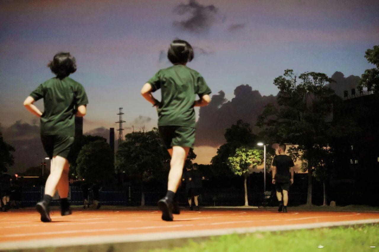 海警学院女学员强化训练八一建军节​​​