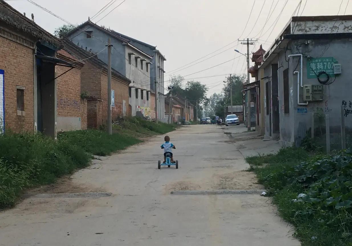 春节返乡，一眼看清中国未来的人口大趋势曾经热热闹闹的村子如今大量房子空置