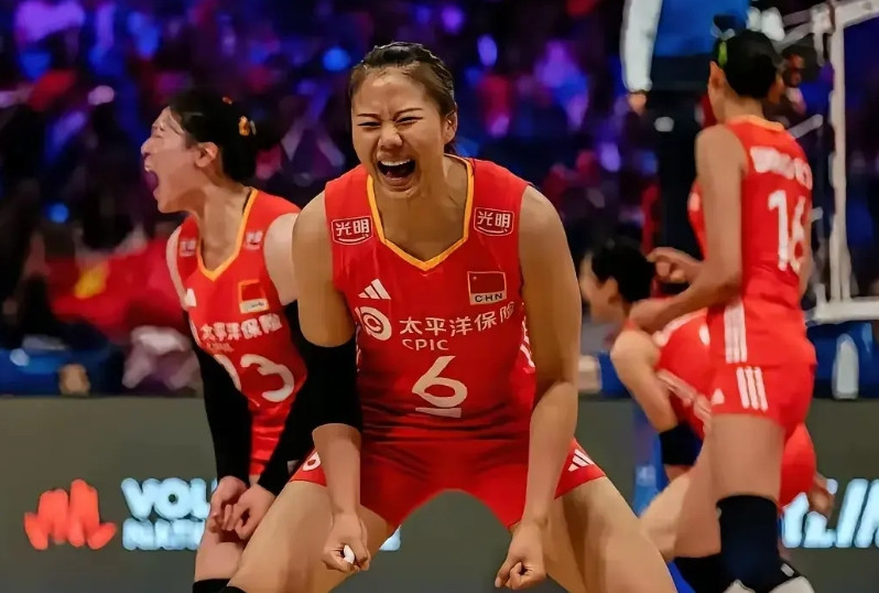目前除了欧洲排名前三的意大利、土耳其和波兰女排打不过，中国女排可以赢任何球队，包