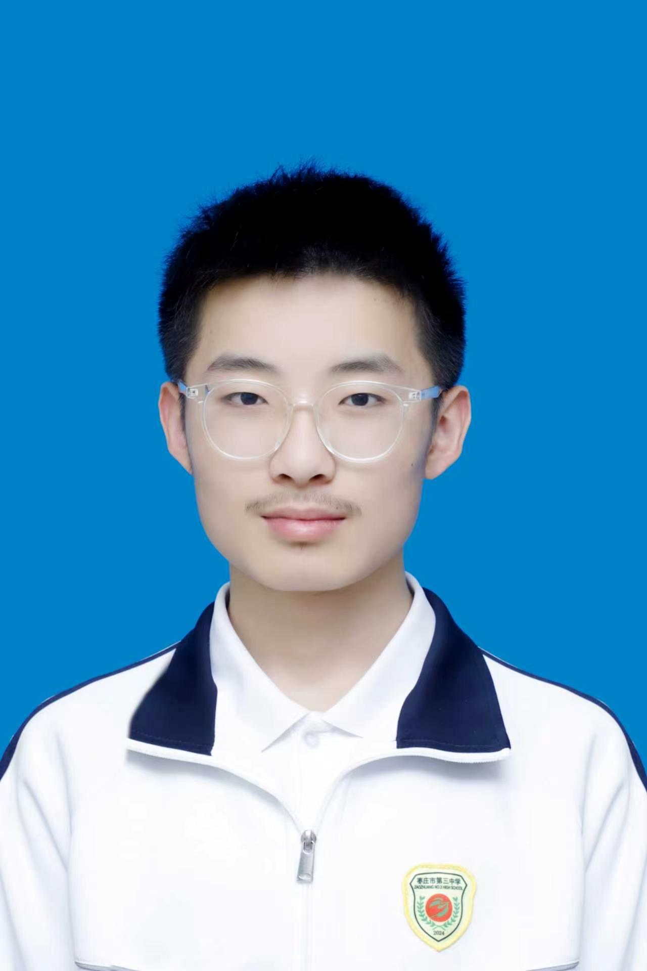 儿子开学就上高三了，我对他说：你要好好学习，别怕吃苦，吃得苦中苦，方为人上人。想