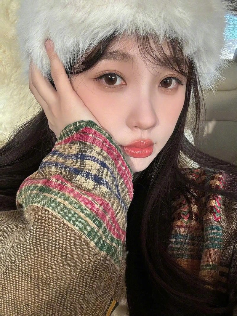 双轨空降虞书欣去年的《永夜星河》走红，都说是男主丁禹兮扛剧；今年年初的《嘘！国王