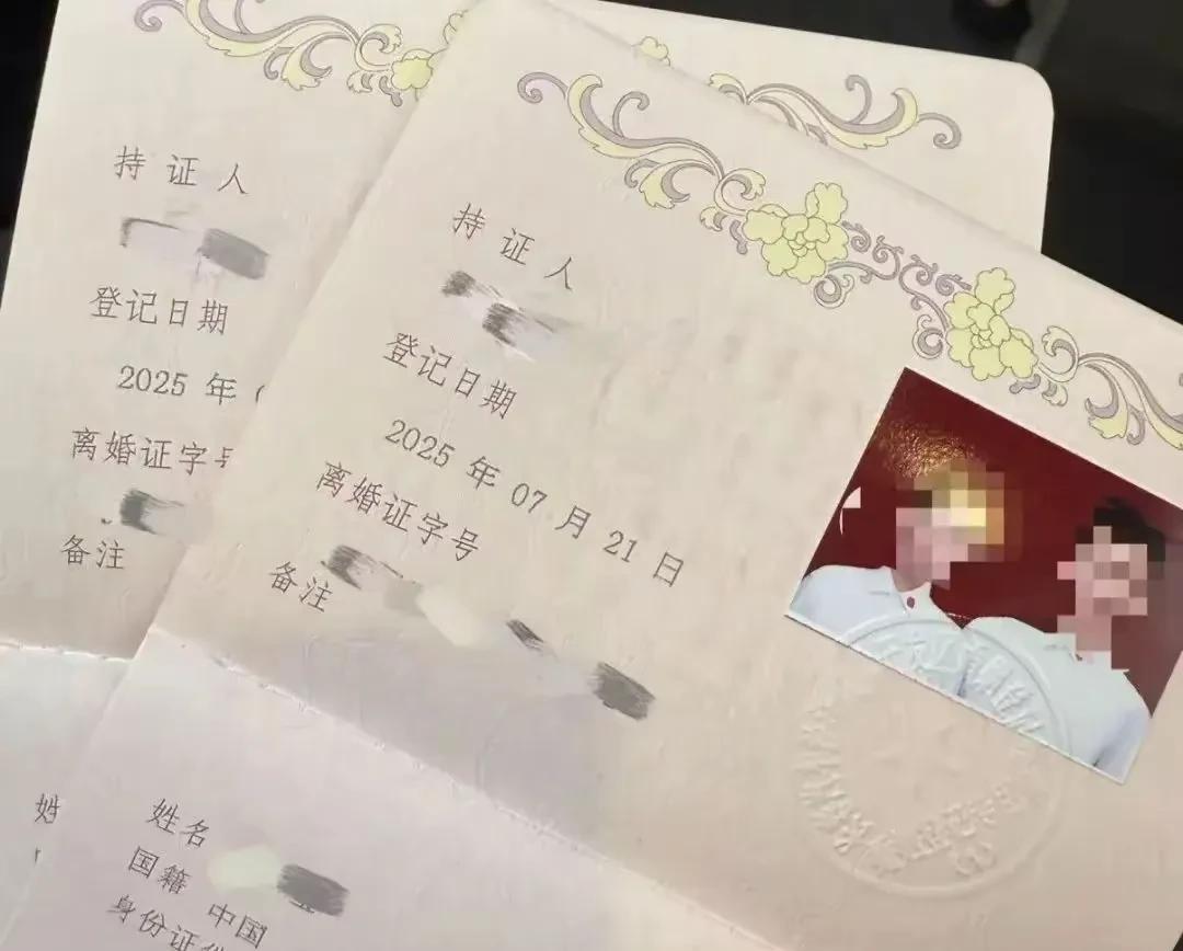 长春这对小夫妻太幸运了，7月19日去民政局登记结婚，领到的却是离婚证。原来是民
