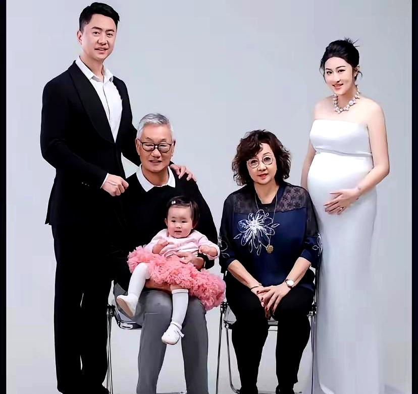 林俊杰这事，表面看是结婚，背后其实还有一层更敏感的意思。说白了，不少人担心的根