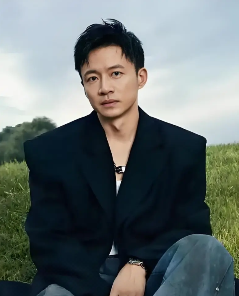 给赵丽颖演过老公，又给热依扎演老公，就凡是演员唐曾演的剧，甭管是和知名还
