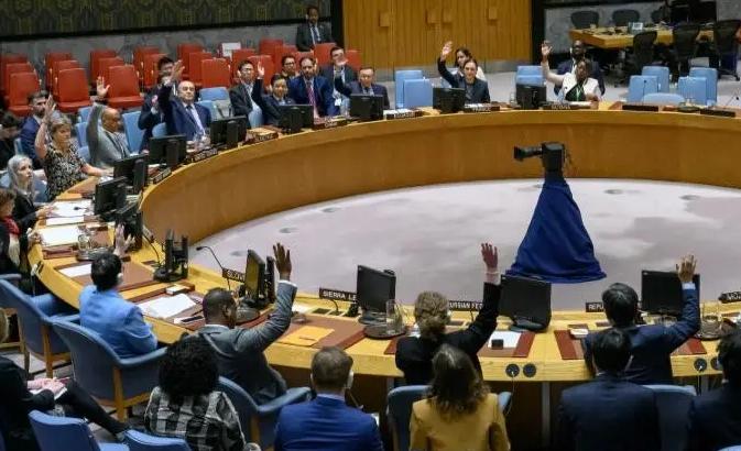 这两天的联合国大会上，俄罗斯突然表态支持印度和巴西加入“常任理事国”行列，但同时