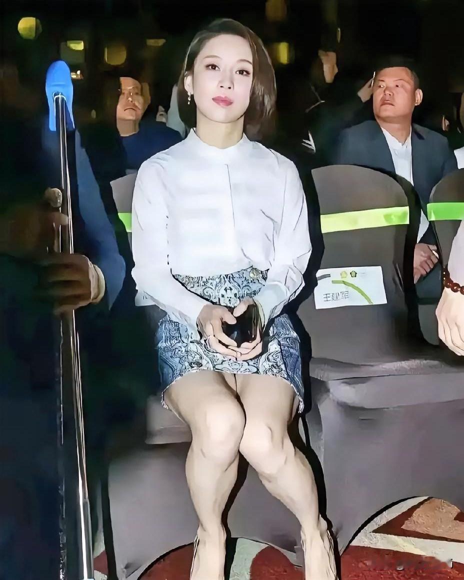 台球界“范冰冰”？不，她是九球天后潘晓婷！比赛奖杯拿了无数，颜值足以碾压半个娱乐