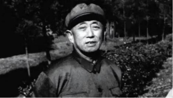 1979年，一代名将郑维山最终因为生活低头了，他给昔日领导人徐向前写了一封信，信