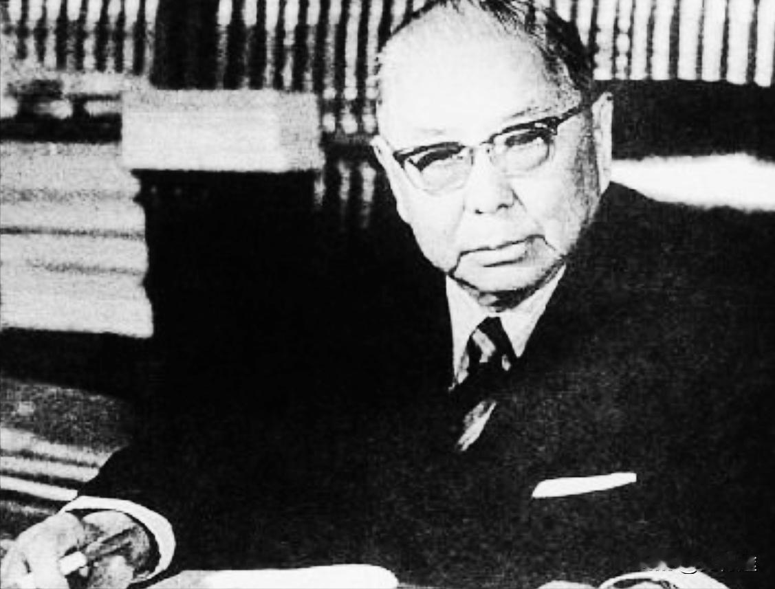 孙中山唯一的儿子孙科，1949年拒绝跟随蒋介石去台湾，蒋介石在日记里怒骂他是“阿