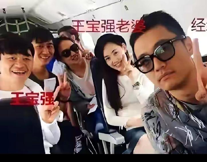 宋喆费力地从大货车上往下卸蔬菜箱，成了搬运工，当年那个在娱乐圈呼风唤雨的金牌经纪