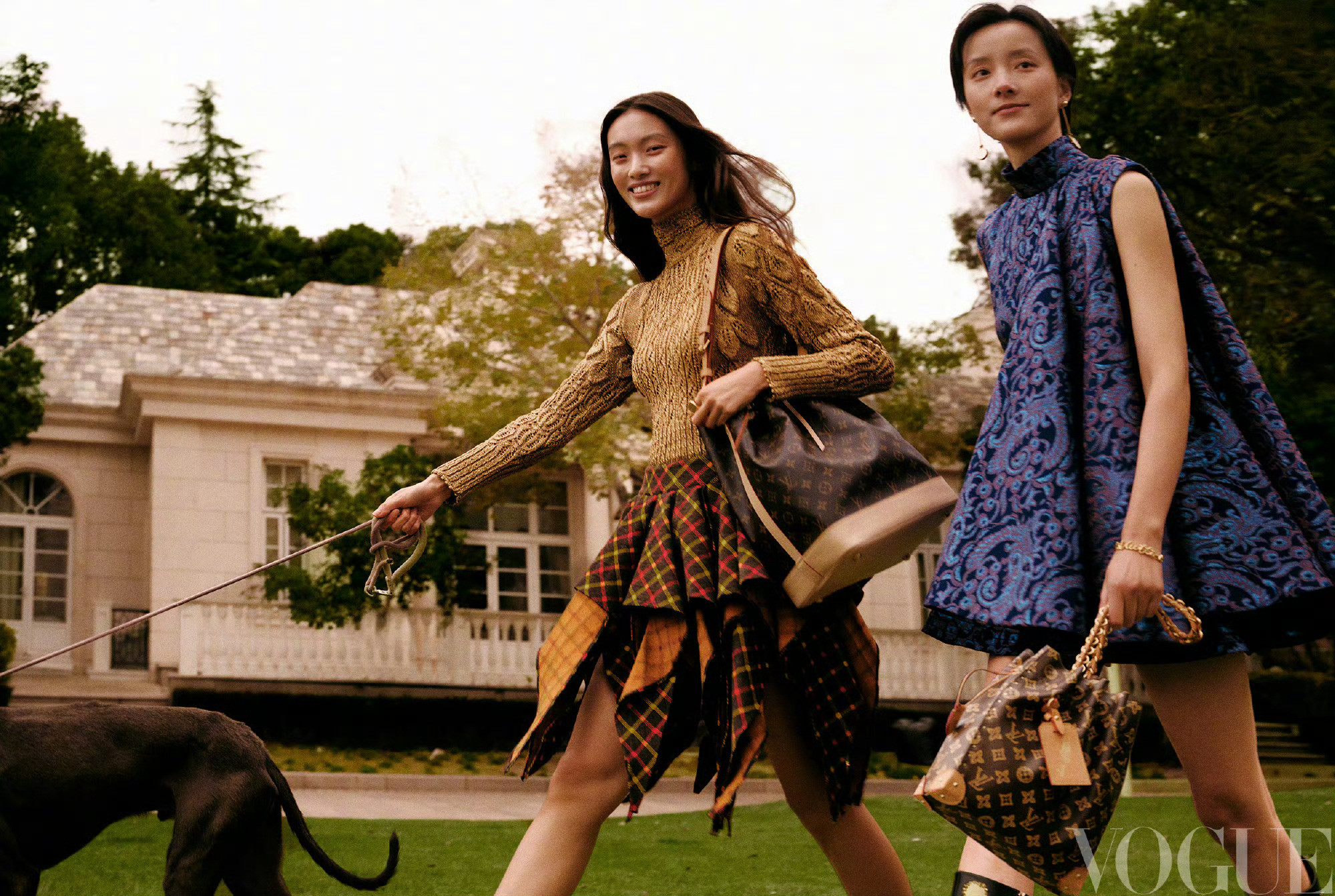 出发了，就现在。她们并肩而行，共同书写新的旅程。摄影师：XIAOZHI