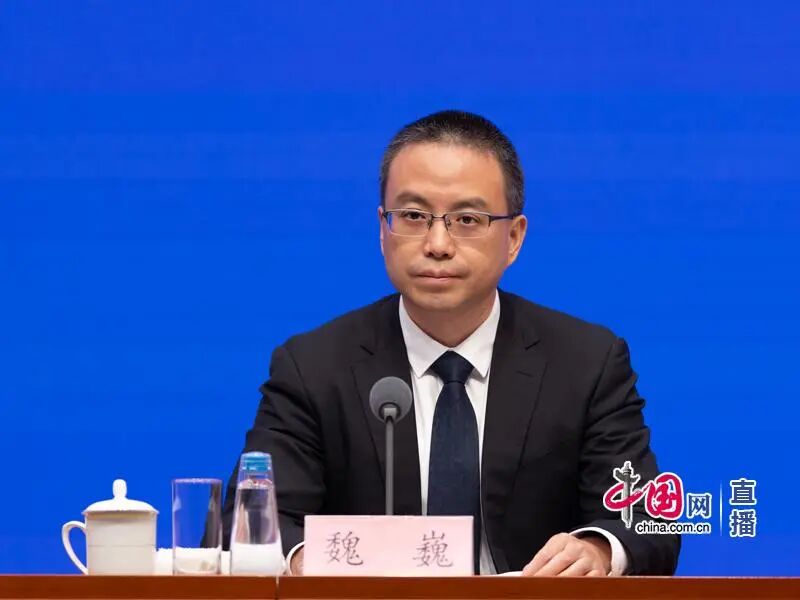 工信部: 结合“以旧换新”等渠道, 加快AI电脑、手机等产品普及