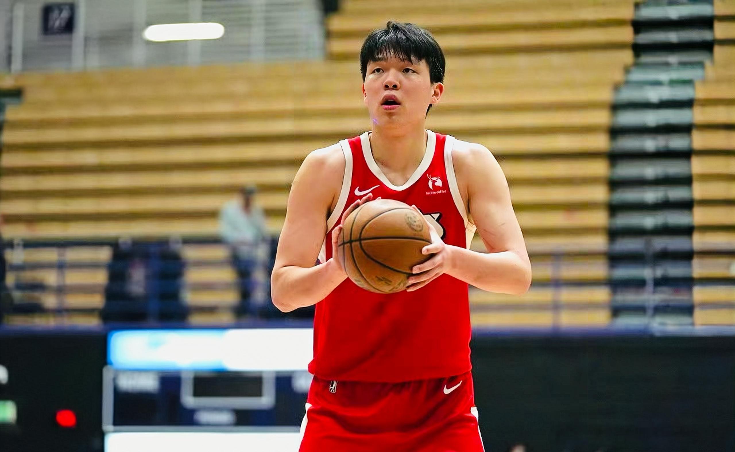 铁人杨瀚森扛下7天6赛的魔鬼赛程，今日出战29分33秒，7投4中轰下19分5篮板